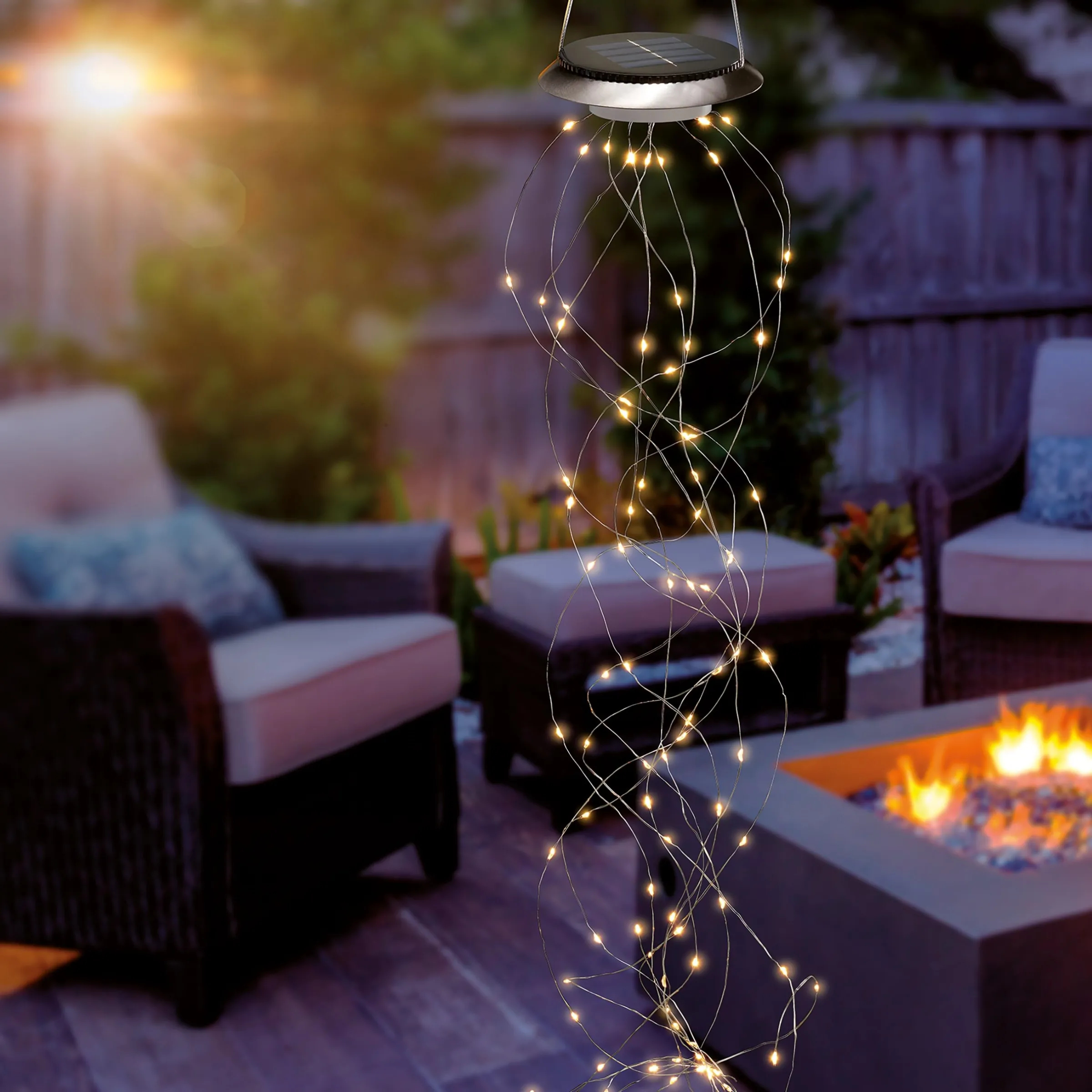 Hängendes Solar Lichterbündel Tamara mit 100 LEDs