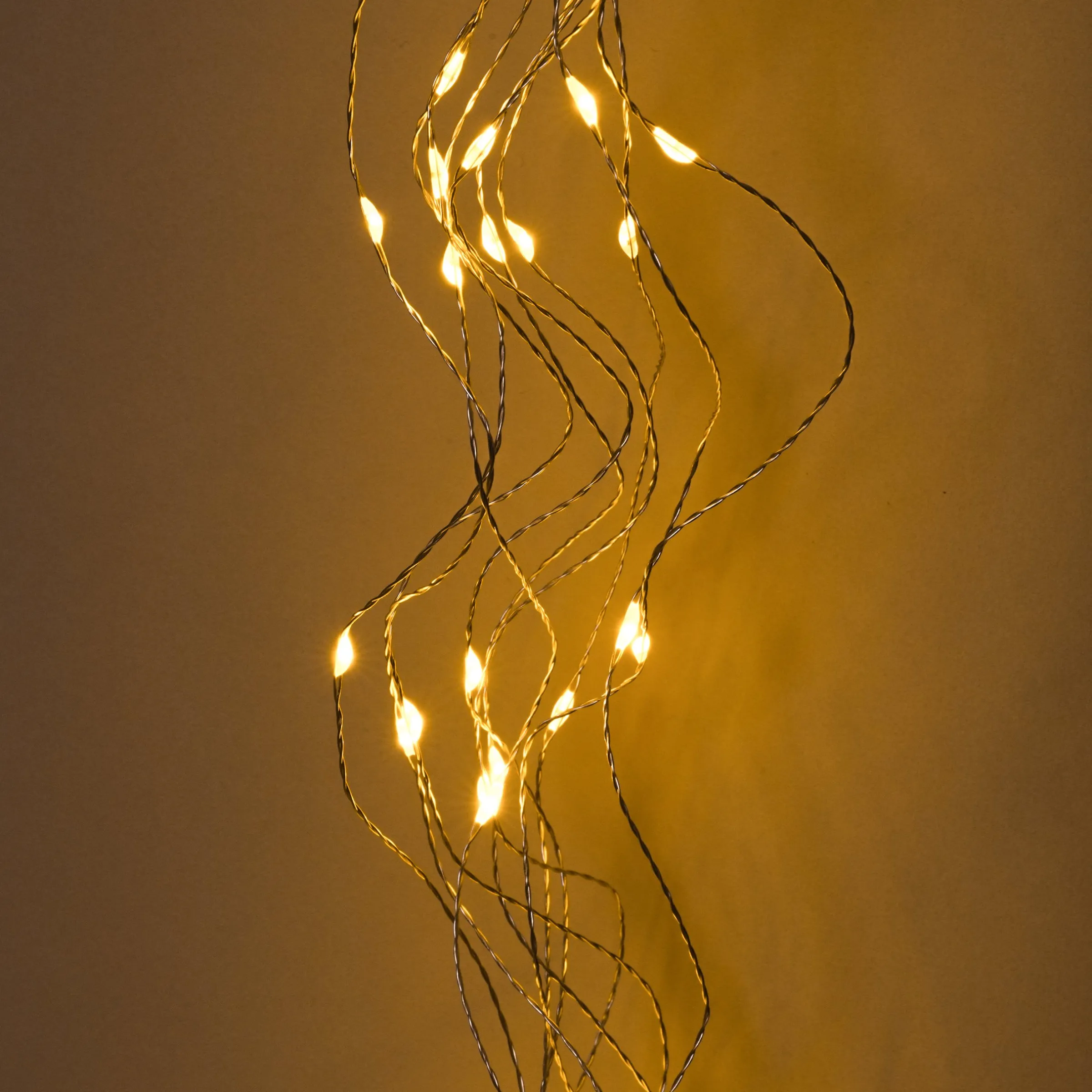 Hängendes Solar Lichterbündel Tamara mit 100 LEDs