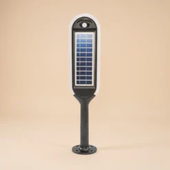 Moderne Sensor-Wegeleuchte mit beiseitigem Solarmodul