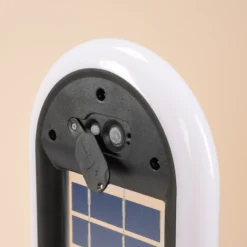 Moderne Sensor-Wegeleuchte mit beiseitigem Solarmodul