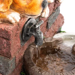 Solarbrunnen Welpen Milo & Buddy am Wasserbrunnen