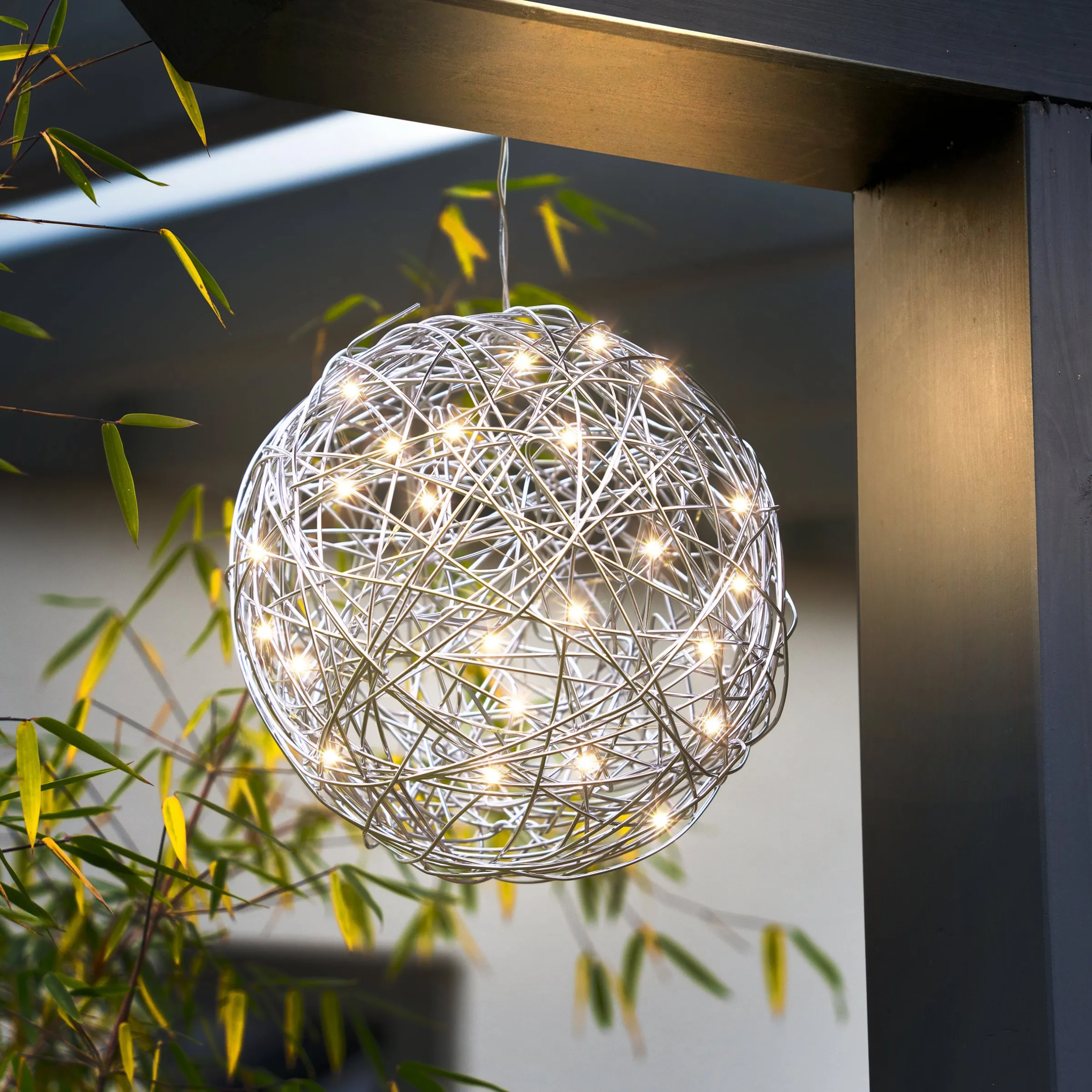 Solar Deko-Drahtkugel ⌀ 25 cm mit 50 warmweißen LEDs