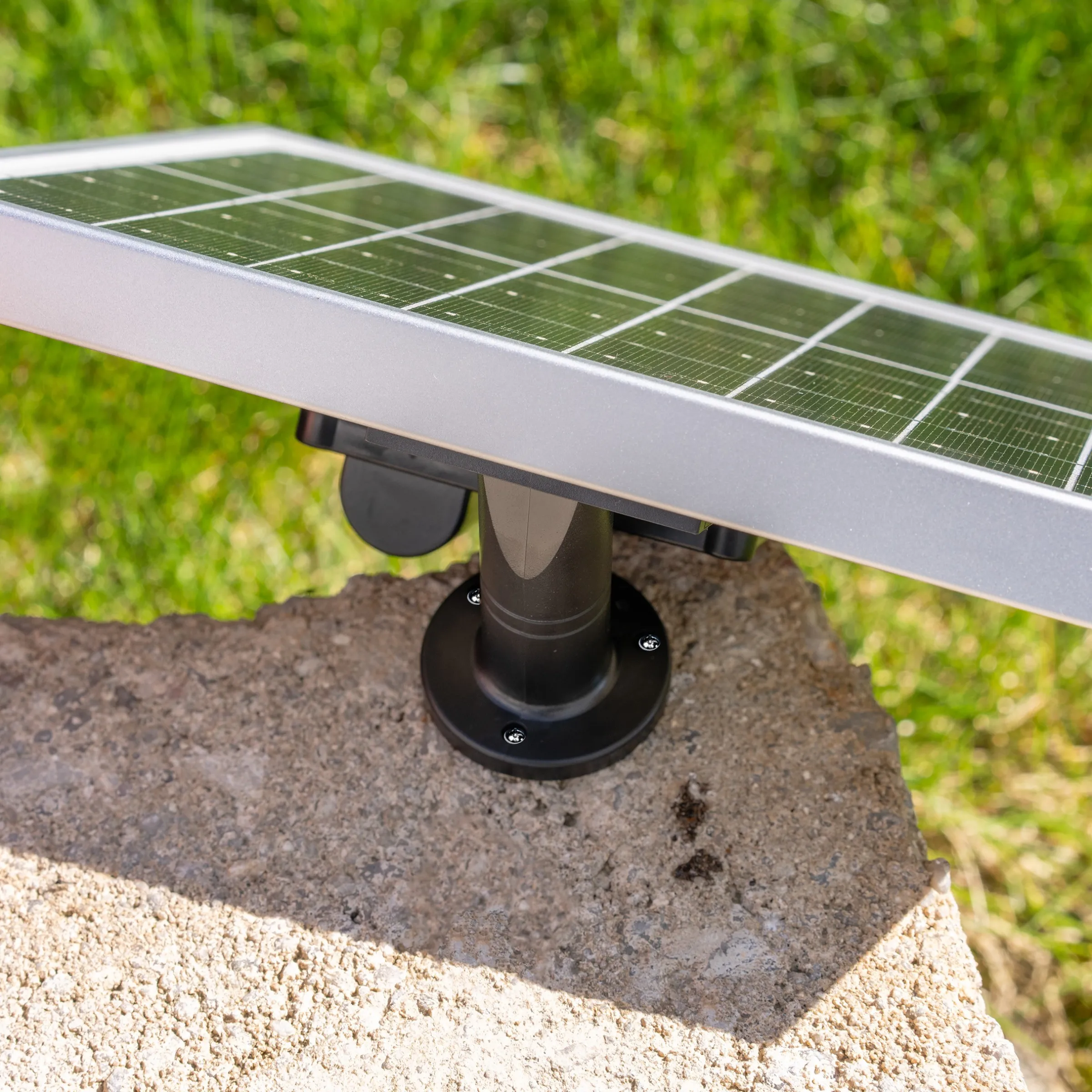 Solar Kaskadenbrunnen in Steinoptik und LED Licht