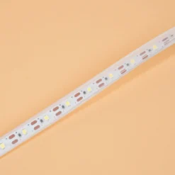 Solar LED-Lichterband mit 300 warmweißen LEDs